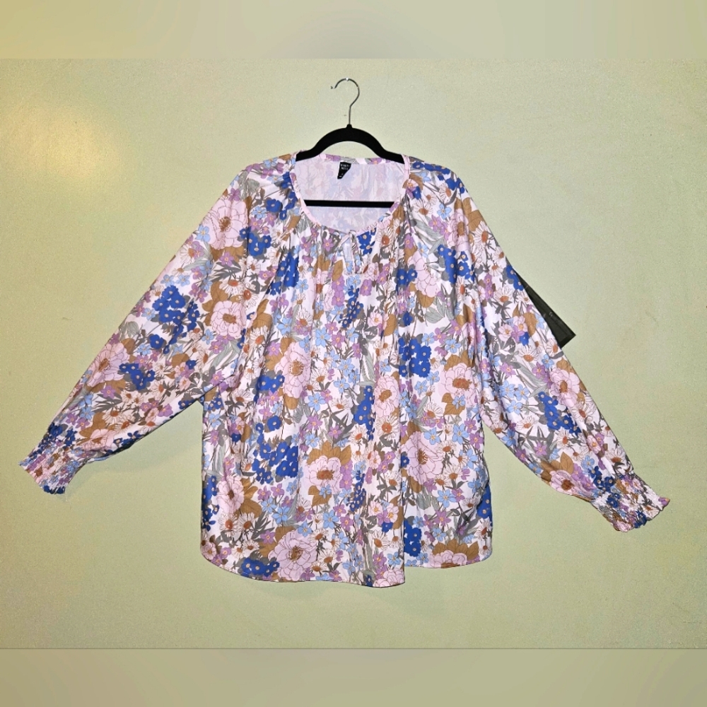 🩷 Emery Rose 4x Floral Top NWOT